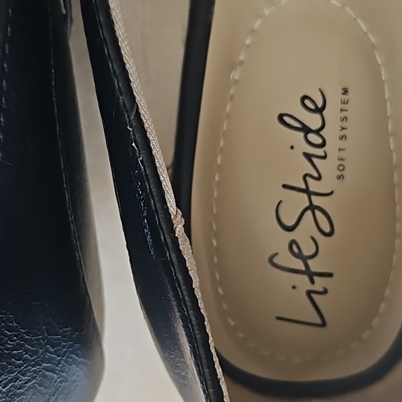 Womens patent leather heels with strap - Picture 4 of 6